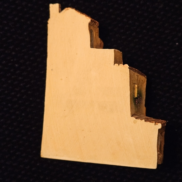 J. Carlton Hand Painted Miniature Building ~ Dominic Gault La Poste #210248 - Picture 2 of 5